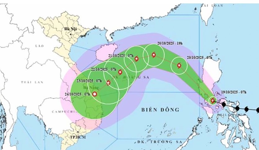 Storm Fengshen nears East Sea as northern Vietnam braces for first cold spell